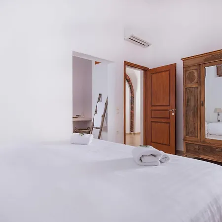 Charming Santorini 1 Bedroom Dragneel With Spacious Terrace Featuring Outdoor Hot Tub