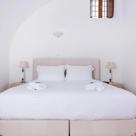Charming Santorini 1 Bedroom Dragneel With Spacious Terrace Featuring Outdoor Hot Tub 빌라 피르고스