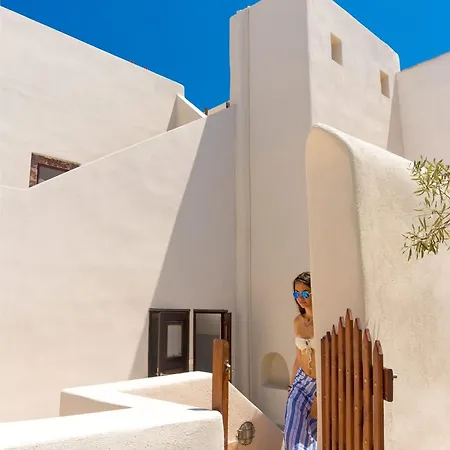 Charming Santorini 1 Bedroom Dragneel With Spacious Terrace Featuring Outdoor Hot Tub