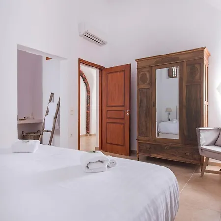 Vila Charming Santorini 1 Bedroom Dragneel With Spacious Terrace Featuring Outdoor Hot Tub Pýrgos