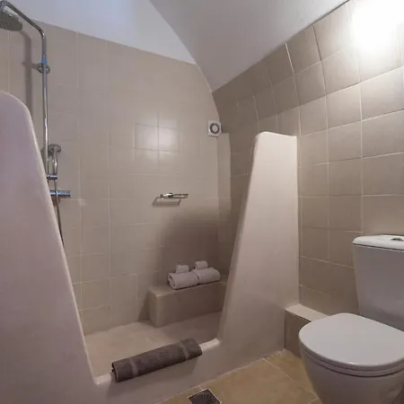Charming Santorini 1 Bedroom Dragneel With Spacious Terrace Featuring Outdoor Hot Tub Pýrgos