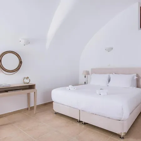 Charming Santorini 1 Bedroom Dragneel With Spacious Terrace Featuring Outdoor Hot Tub * Pýrgos