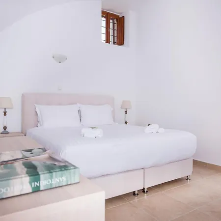 Charming Santorini 1 Bedroom Dragneel With Spacious Terrace Featuring Outdoor Hot Tub Vila *
