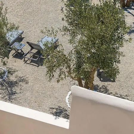 Charming Santorini 1 Bedroom Dragneel With Spacious Terrace Featuring Outdoor Hot Tub *